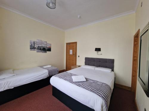 Habitación Triple del hotel 65 & Annexes