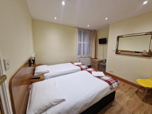 Habitación Doble - 2 camas del hotel 65 & Annexes. Foto 15