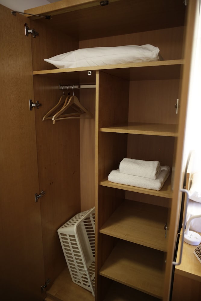 Habitación individual, baño privado del hotel Beit Hall - Campus Accommodation. Foto 1