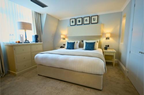 Habitación Superior con cama extragrande del hotel London Bridge. Foto 3
