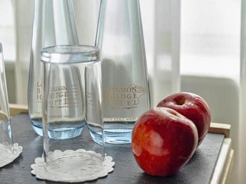 Habitación Superior con cama extragrande del hotel London Bridge