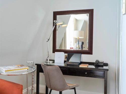 Habitación Superior con cama extragrande del hotel London Bridge. Foto 2