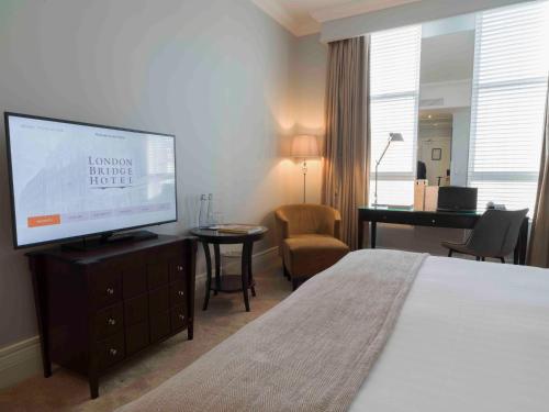 Habitación Executive con cama extragrande del hotel London Bridge. Foto 1