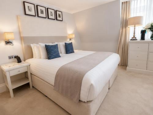 Habitación Superior con cama extragrande del hotel London Bridge. Foto 6