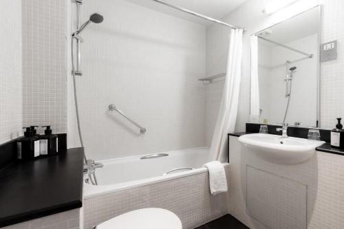 Habitación Doble Estándar del hotel Kensington House. Foto 2