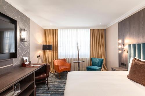 Habitación Superior con cama extragrande del hotel Courthouse Hotel London. Foto 3