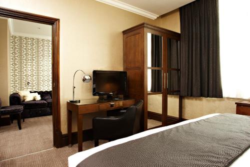 Suite Doble Magistrate con cama extragrande del hotel Courthouse Hotel London. Foto 8