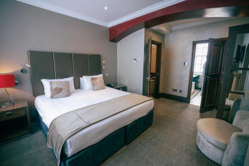 Suite Doble Magistrate con cama extragrande del hotel Courthouse Hotel London. Foto 11