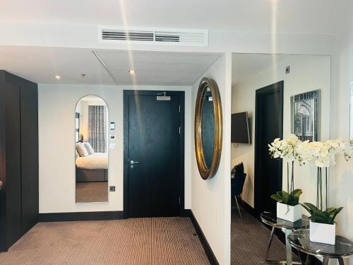 Suite Junior con balcón del hotel Hatton Garden. Foto 5