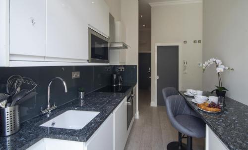 Estudio del hotel High Street Kensington by Viridian Apartments. Foto 23