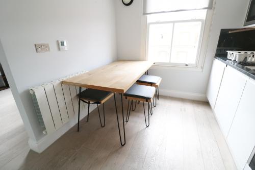 Estudio del hotel High Street Kensington by Viridian Apartments. Foto 36
