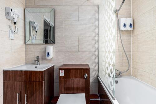 Habitación Doble Estándar con baño compartido del hotel City Gate Guest House. Foto 3