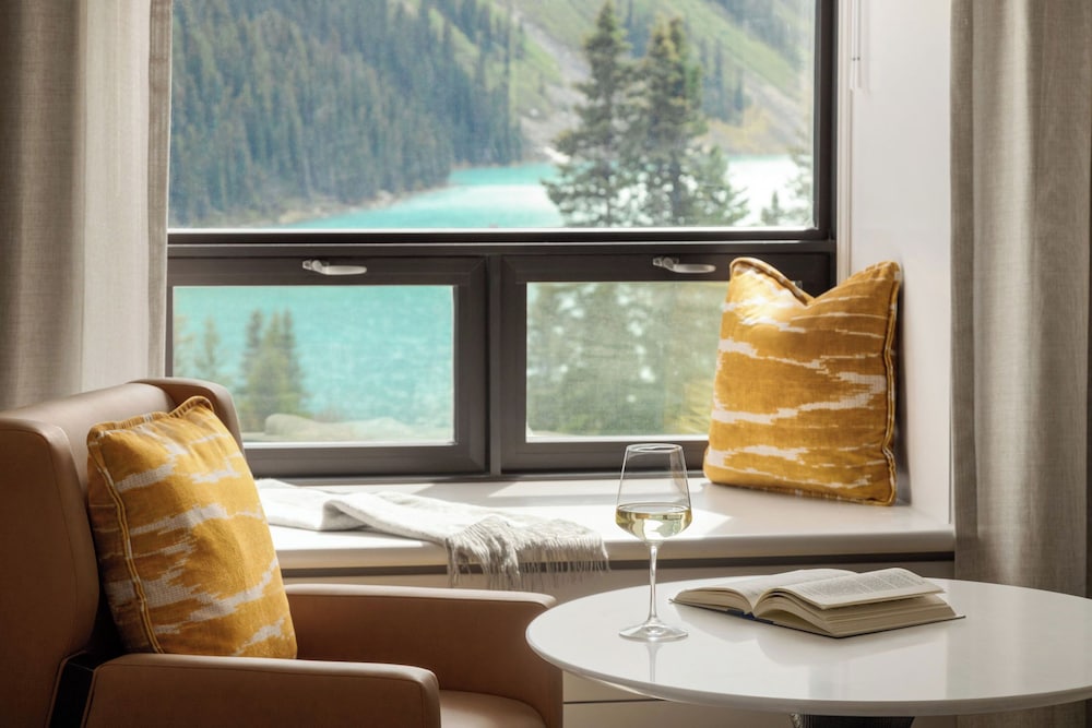 Habitación Deluxe, 1 cama de matrimonio grande (Mount Temple) del hotel Fairmont Chateau Lake Louise. Foto 1