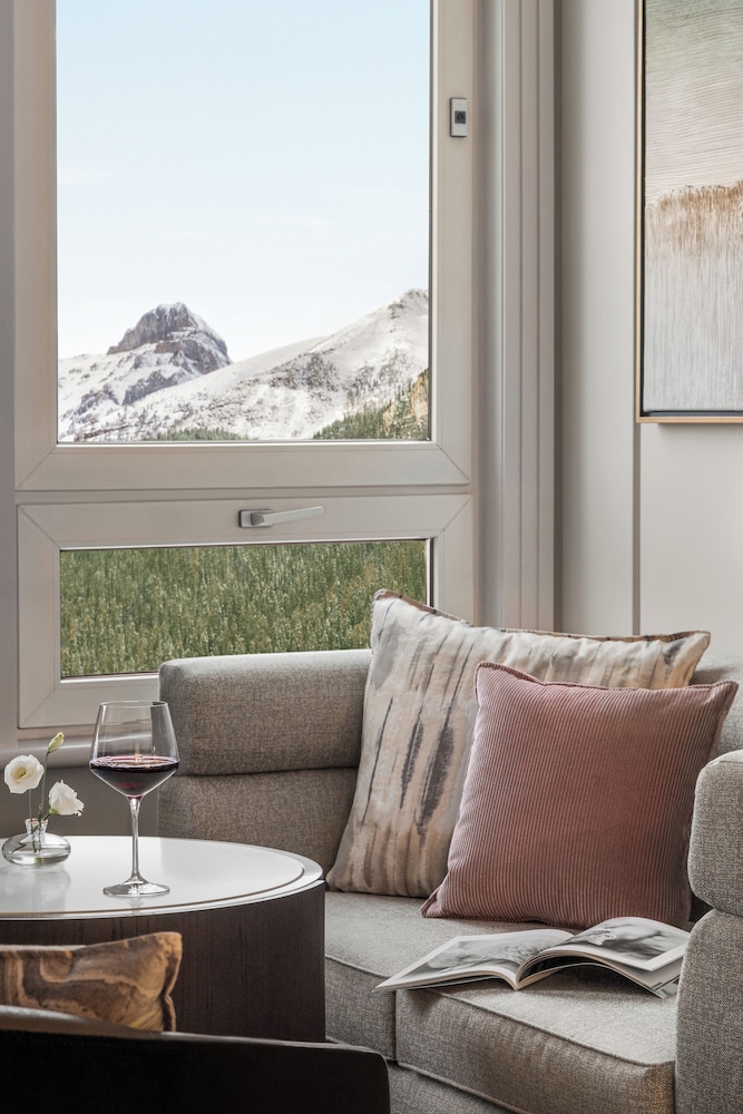 Suite junior, 1 cama de matrimonio grande, vistas al lago del hotel Fairmont Chateau Lake Louise. Foto 1