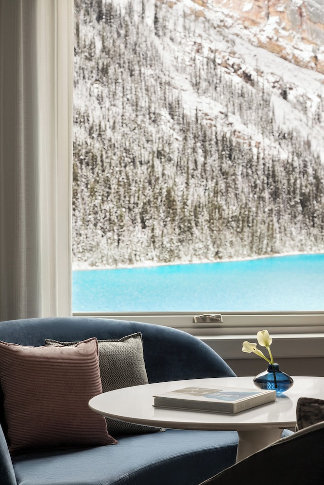 Habitación Deluxe, 1 cama de matrimonio grande, vistas al lago del hotel Fairmont Chateau Lake Louise. Foto 7