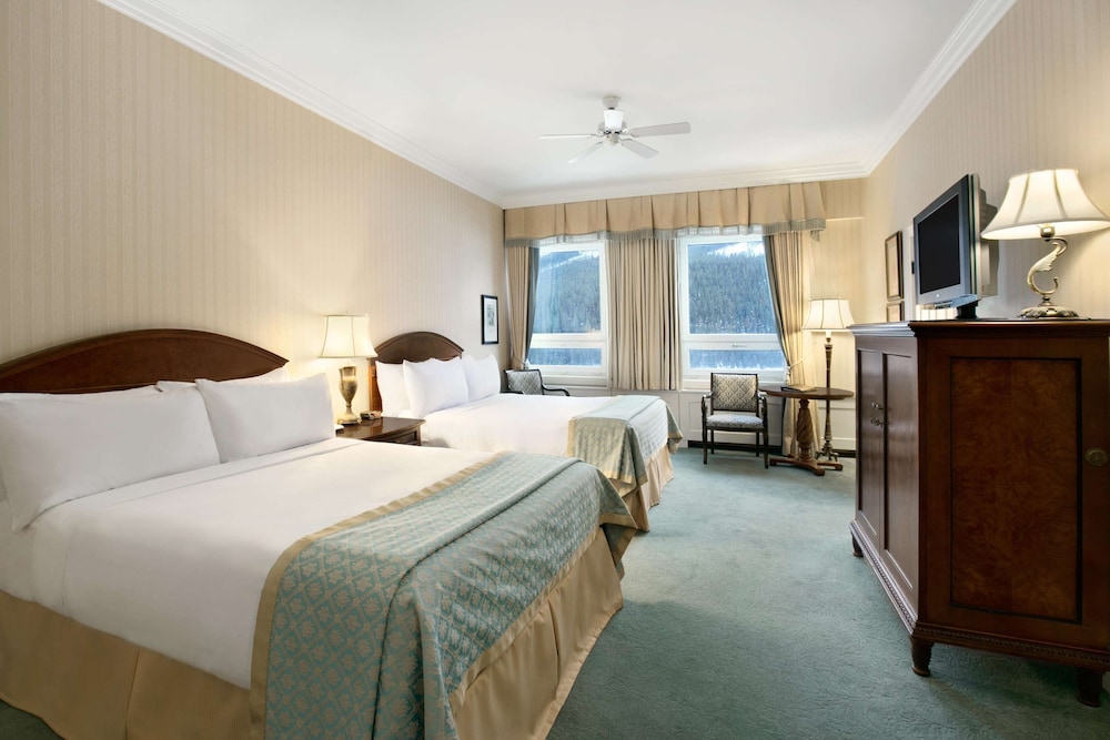 Habitación Deluxe, 2 camas de matrimonio, vistas al lago del hotel Fairmont Chateau Lake Louise. Foto 3