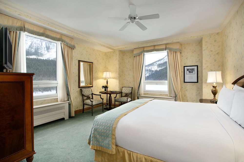 Habitación Deluxe, 1 cama de matrimonio grande del hotel Fairmont Chateau Lake Louise. Foto 3