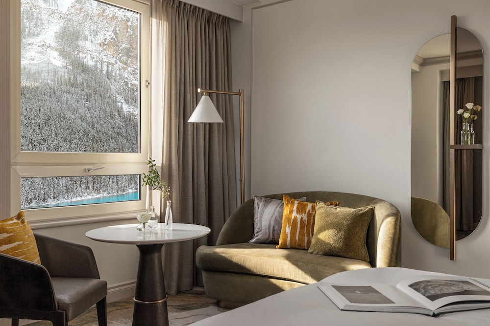 Habitación Deluxe, 1 cama de matrimonio grande del hotel Fairmont Chateau Lake Louise. Foto 8