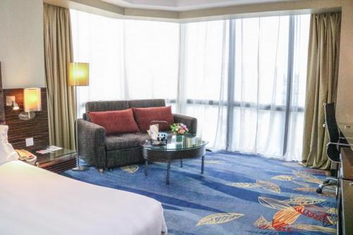 Deluxe King with Sofa Bed del hotel Beijing Peace. Foto 5
