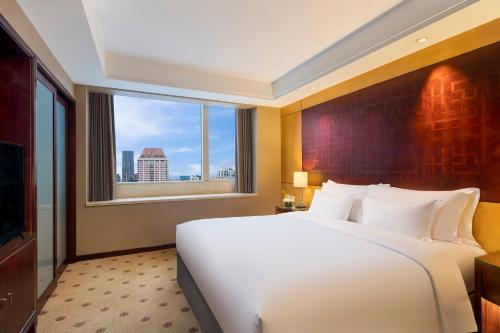 Suite Executive de 1 dormitorio del hotel Radisson Collection Hyland Shanghai. Foto 5