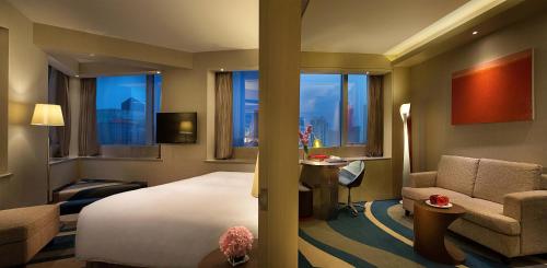 Suite Familiar del hotel Radisson Collection Hyland Shanghai. Foto 7