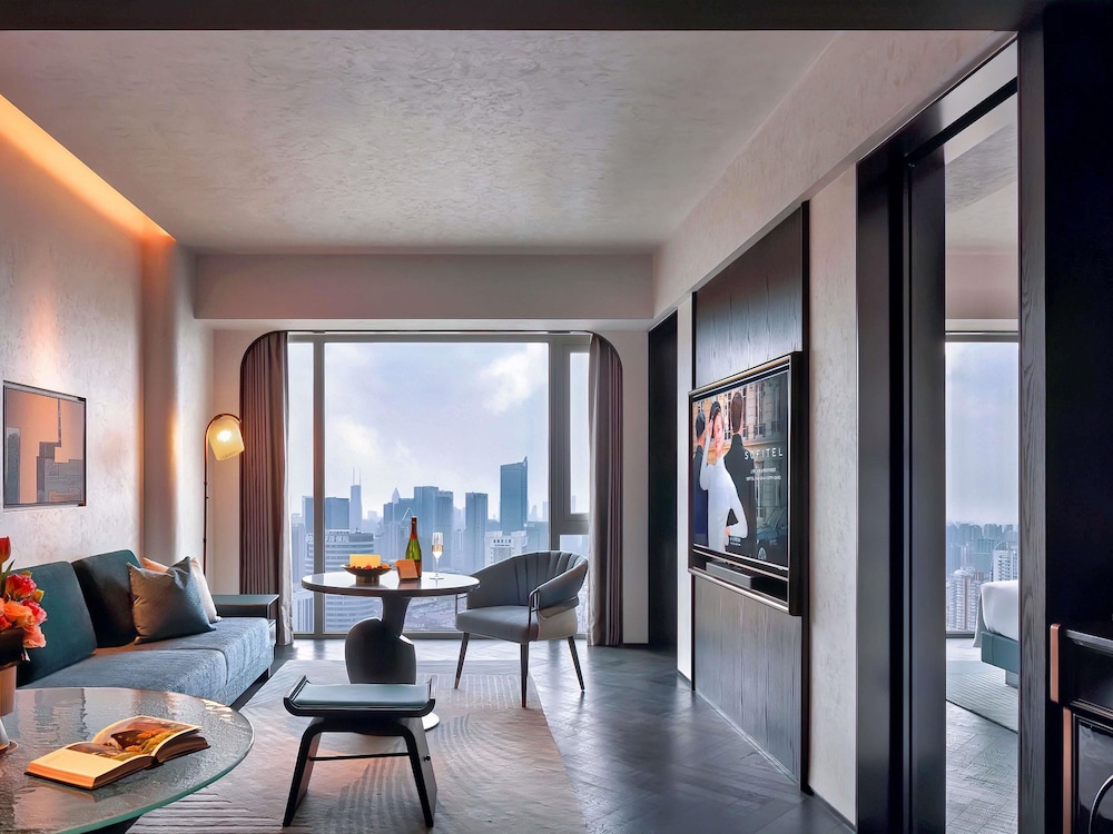 SUITE PRESTIGE con una Cama King Size y Acceso Club Millésime del hotel Sofitel Shanghai North Bund