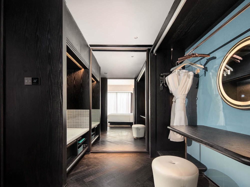 SUITE OPERA con una Cama King Size y Acceso Club Millésime del hotel Sofitel Shanghai North Bund. Foto 3