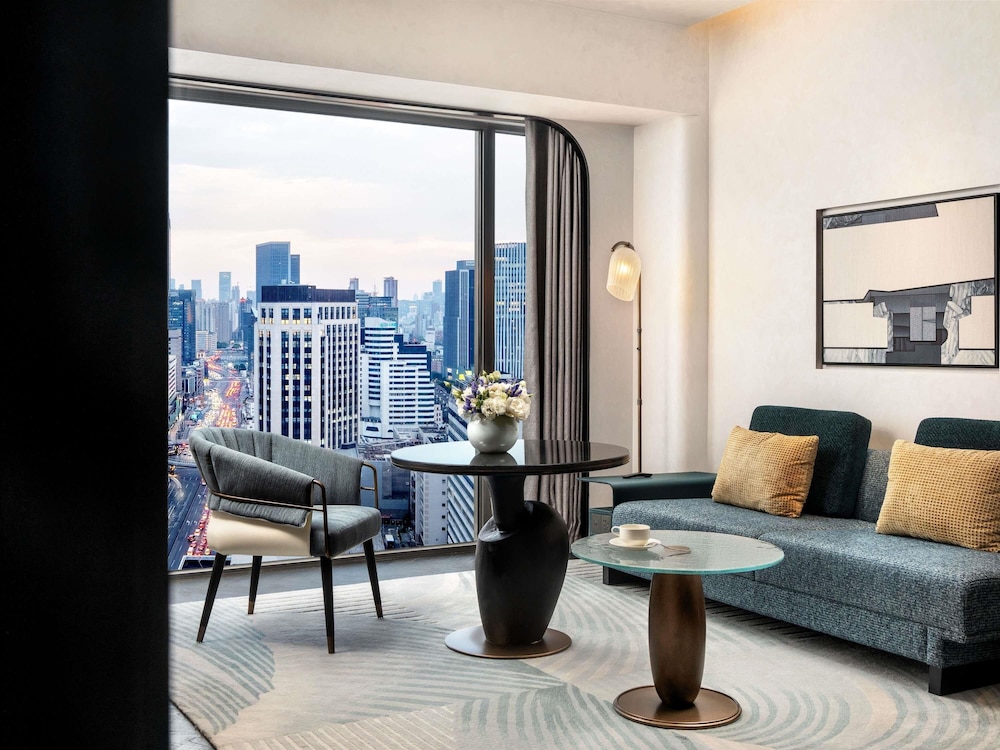 SUITE OPERA con una Cama King Size y Acceso Club Millésime del hotel Sofitel Shanghai North Bund. Foto 9