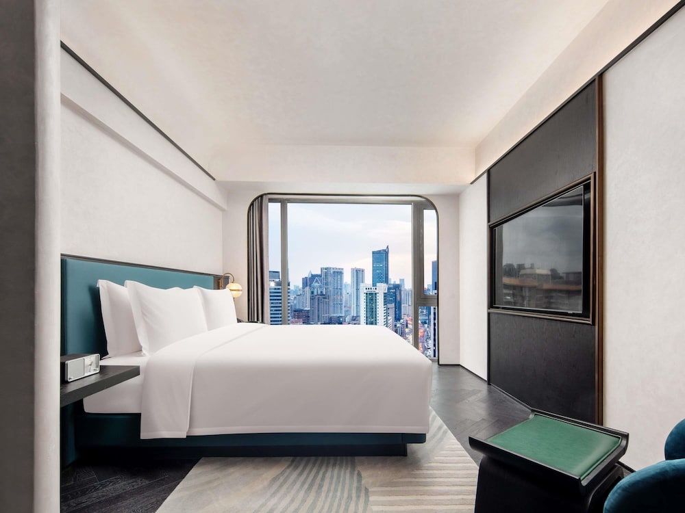 SUITE OPERA con una Cama King Size y Acceso Club Millésime del hotel Sofitel Shanghai North Bund. Foto 11