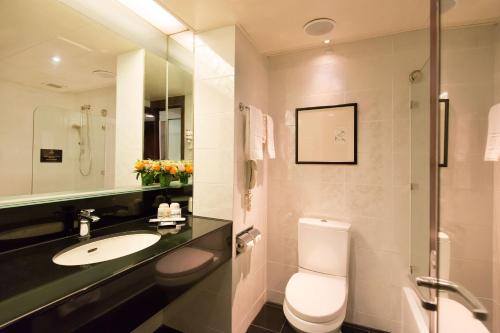 Habitación Deluxe con 1 cama extragrande o 2 individuales del hotel Regal Airport