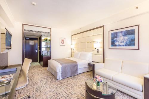 Habitación Executive Club Superior del hotel Regal Airport. Foto 3