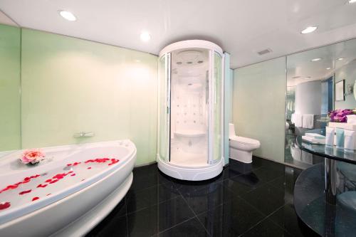Suite Nupcial del hotel Regal Airport. Foto 1