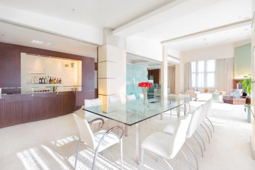 Suite Presidencial del hotel Regal Airport. Foto 2