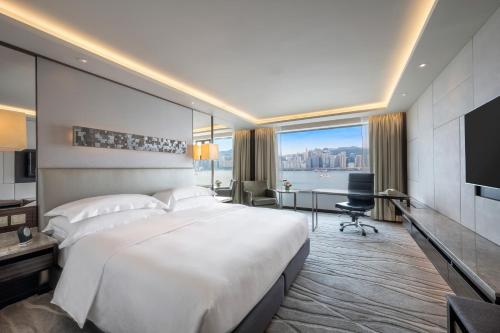 Habitación Club InterContinental con vistas al puerto Victoria y acceso al salón executive - 1 cama extragrande del hotel Intercontinental Grand Stanford Hong Kong, An Ihg. Foto 5