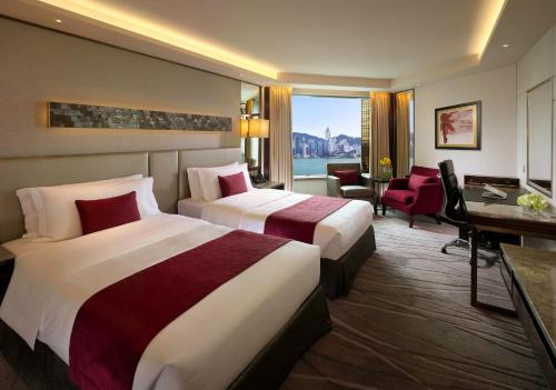 Habitación Doble Clásica con vistas al puerto y al perfil urbano - 2 camas del hotel Intercontinental Grand Stanford Hong Kong, An Ihg. Foto 4