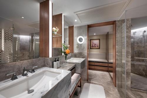 King Suite with Victoria Harbour View del hotel Intercontinental Grand Stanford Hong Kong, An Ihg