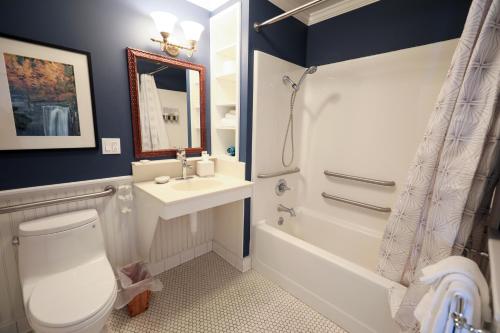 Habitación King - Acceso para discapacitados del hotel Inn at Taughannock Falls. Foto 4