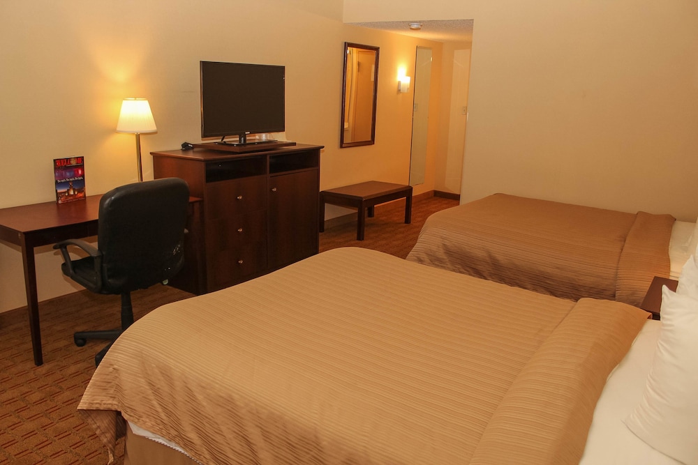 Habitación estándar, 2 camas de matrimonio, no fumadores, planta baja del hotel Buffalo Inn Hospitality. Foto 1