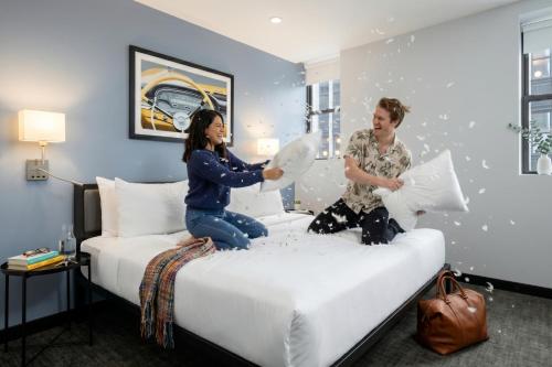 Habitación Deluxe con 1 cama extragrande del hotel OYO Times Square. Foto 6