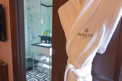 Deluxe - 2 camas dobles del hotel Iroquois. Foto 3