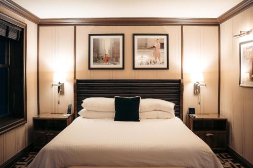 Suite Junior con vistas a la ciudad - 1 cama extragrande del hotel Iroquois. Foto 3