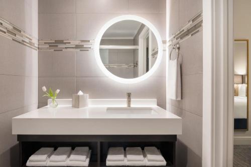 Habitación Doble del hotel Martinique New York on Broadway, Curio Collection by Hilton. Foto 3