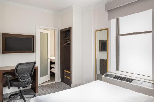 Habitación Doble del hotel Martinique New York on Broadway, Curio Collection by Hilton. Foto 4