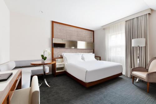 Habitación Doble Superior Patio con cama grande del hotel 33 Seaport New York