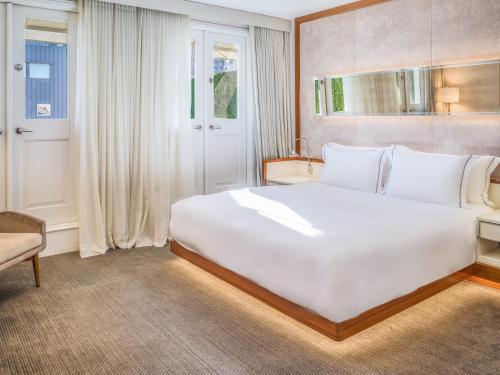 Habitación Seaport con terraza - 1 cama extragrande del hotel 33 Seaport New York. Foto 3