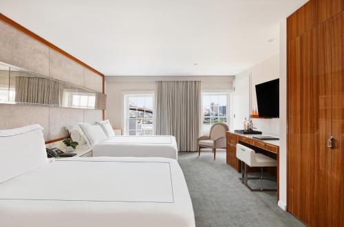 Habitación Deluxe Front Street con 2 camas grandes - Adaptada para personas con movilidad reducida del hotel 33 Seaport New York