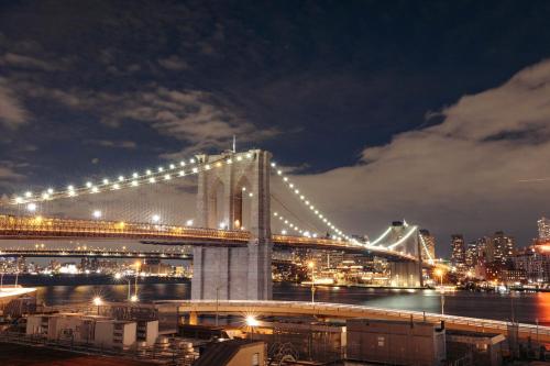 Suite Puente de Brooklyn con terraza del hotel 33 Seaport New York. Foto 1