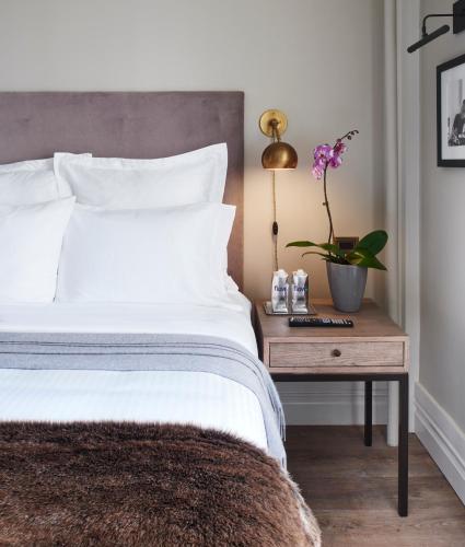 Habitación Estándar con cama extragrande del hotel Hgu New York. Foto 1