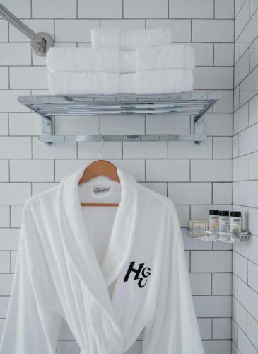 Habitación con cama extragrande - Adaptada para personas de movilidad reducida del hotel Hgu New York. Foto 5