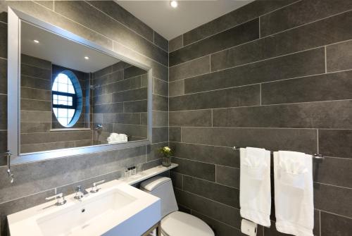 Habitación Deluxe del hotel Fitzpatrick Grand Central. Foto 5